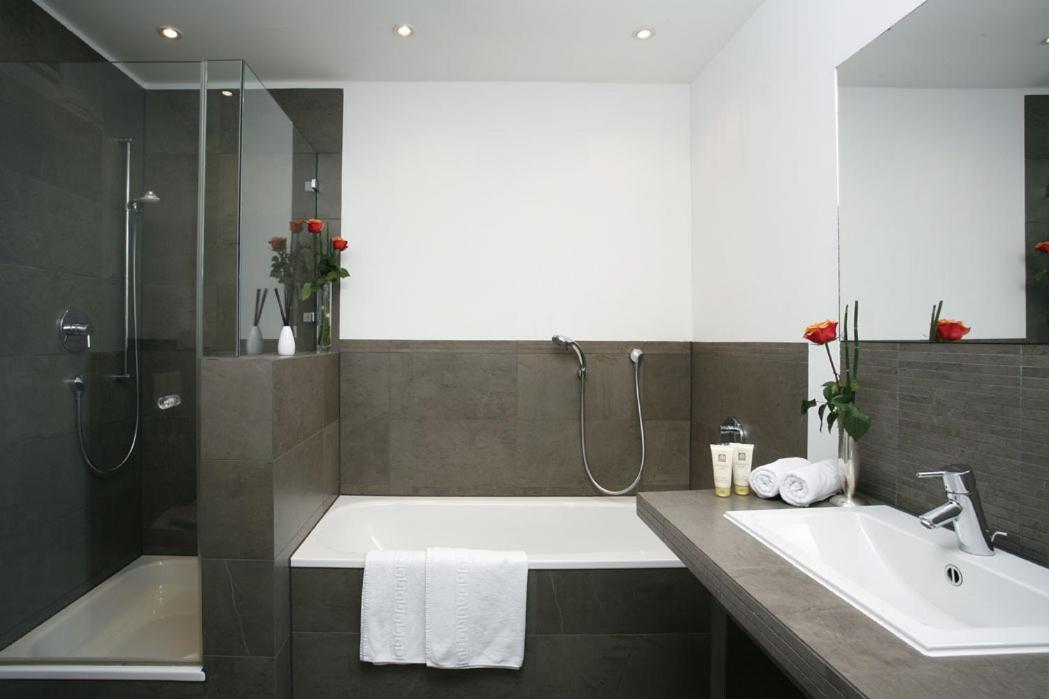 Hotel Regina -Garni Koeln Bagian luar foto
